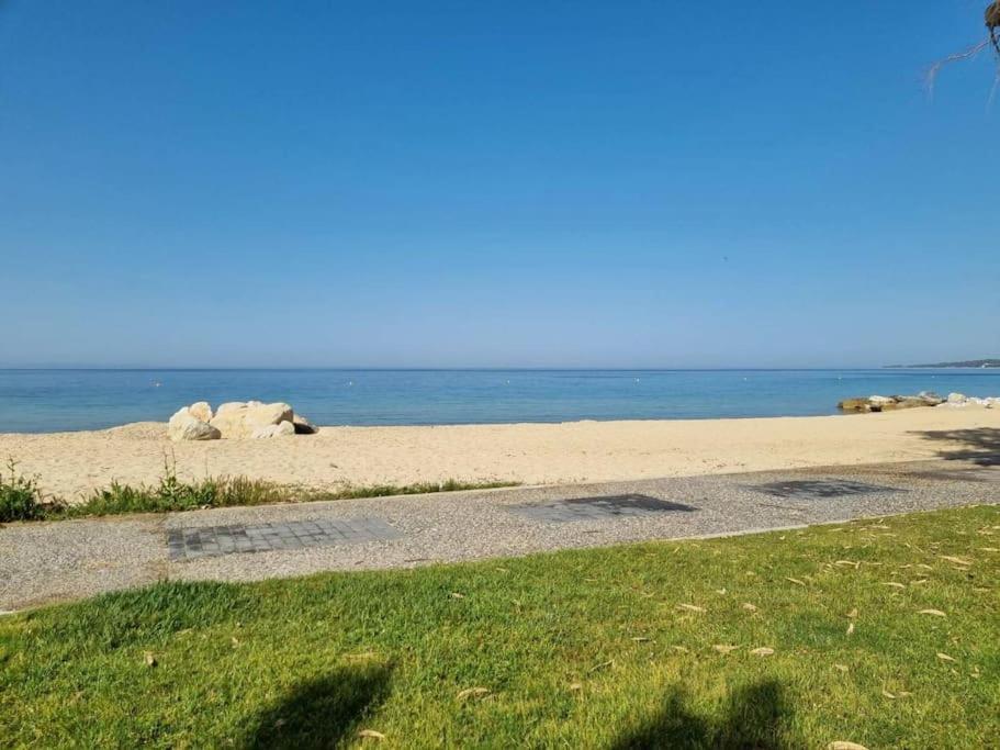 Our Home-Fully Renovated Apartments And Studios By The Sea Nikiti  Esterno foto