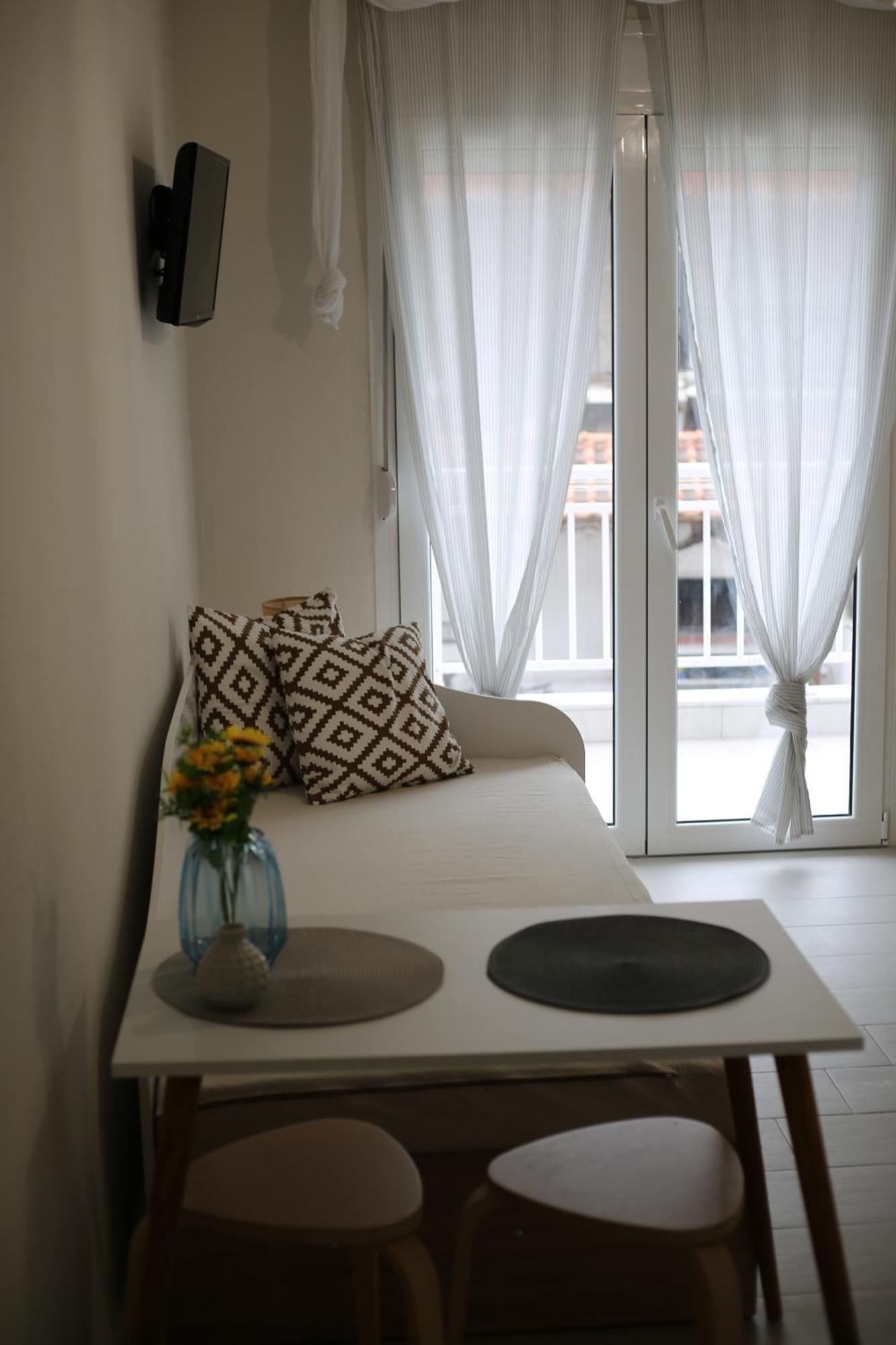 Our Home-Fully Renovated Apartments And Studios By The Sea Nikiti  Esterno foto