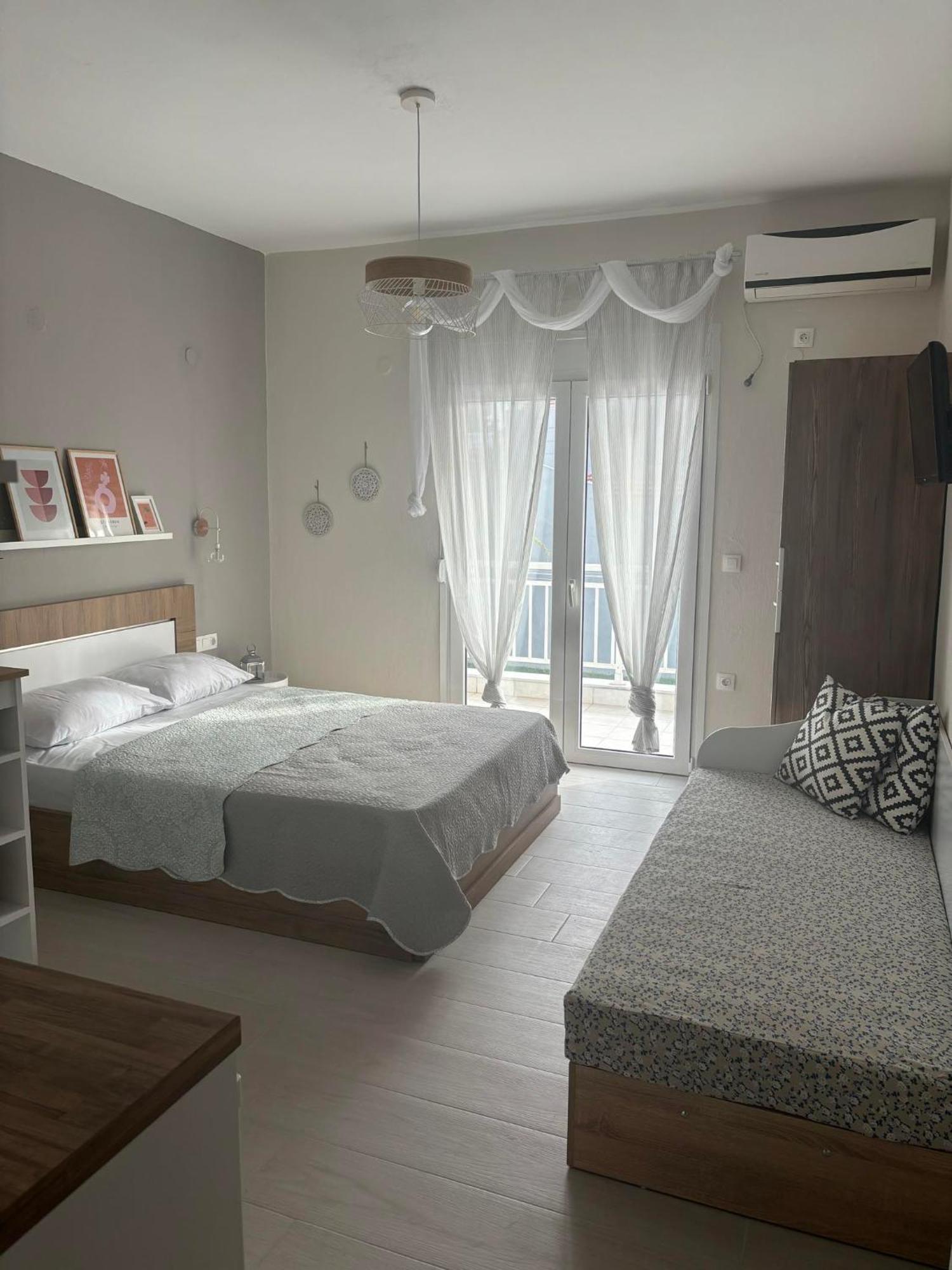 Our Home-Fully Renovated Apartments And Studios By The Sea Nikiti  Esterno foto